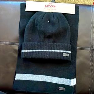 New Levi’s men’s hat/scarf set